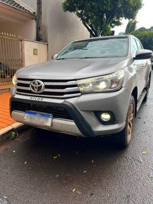 TOYOTA HILUX 2.8 SRX 4X4 CD 16V DIESEL 4P AUTOMÁTICO TOYOTA HILUX 2.8 SRX 4X4 CD 16V DIESEL 4P AUTOMÁTICO